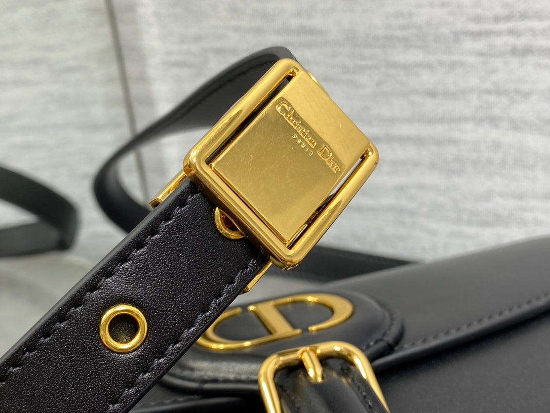 MEDIUM CD BOBBY 22CM BLACK CALFSKIN GOLD HARDWARE