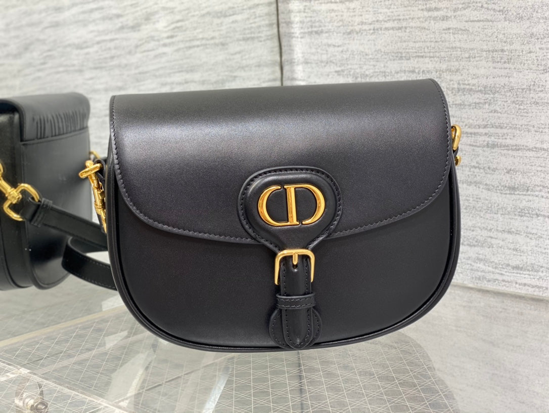 MEDIUM CD BOBBY 22CM BLACK CALFSKIN GOLD HARDWARE