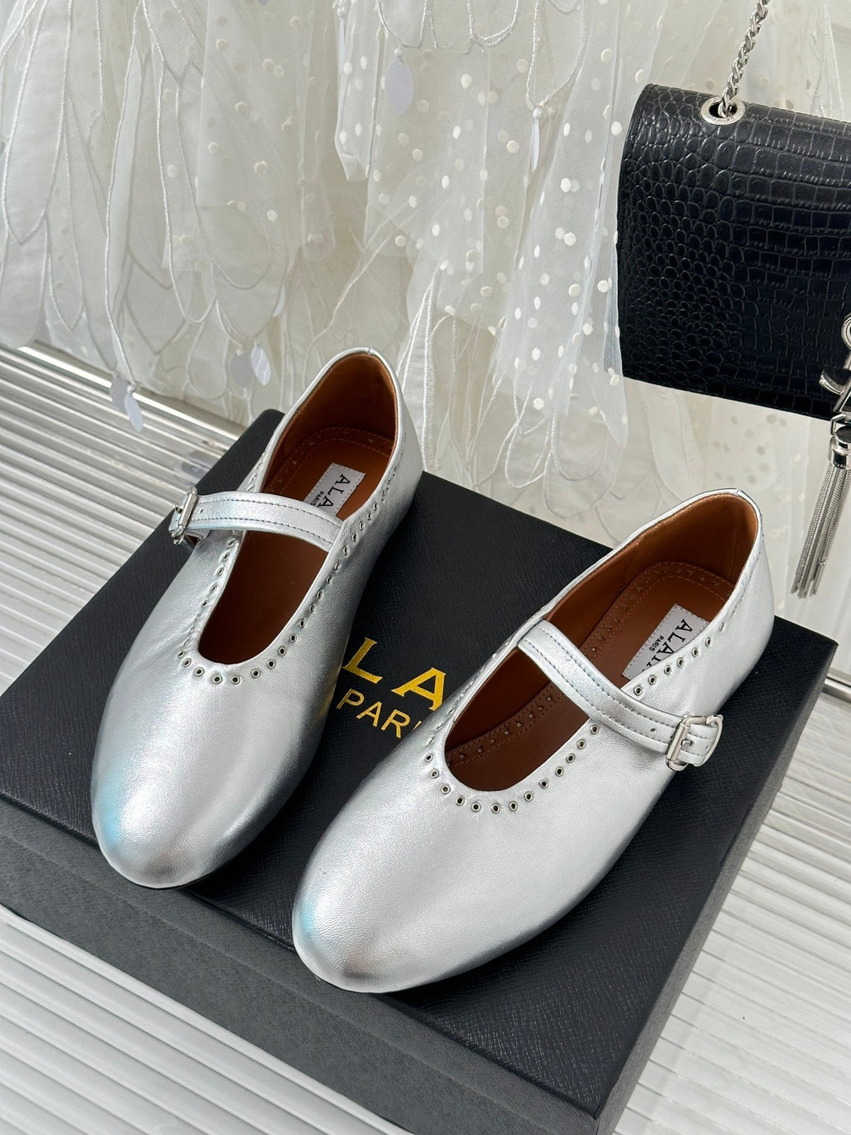 Alaia 25 Ballet Flats Silver Calfskin 293242