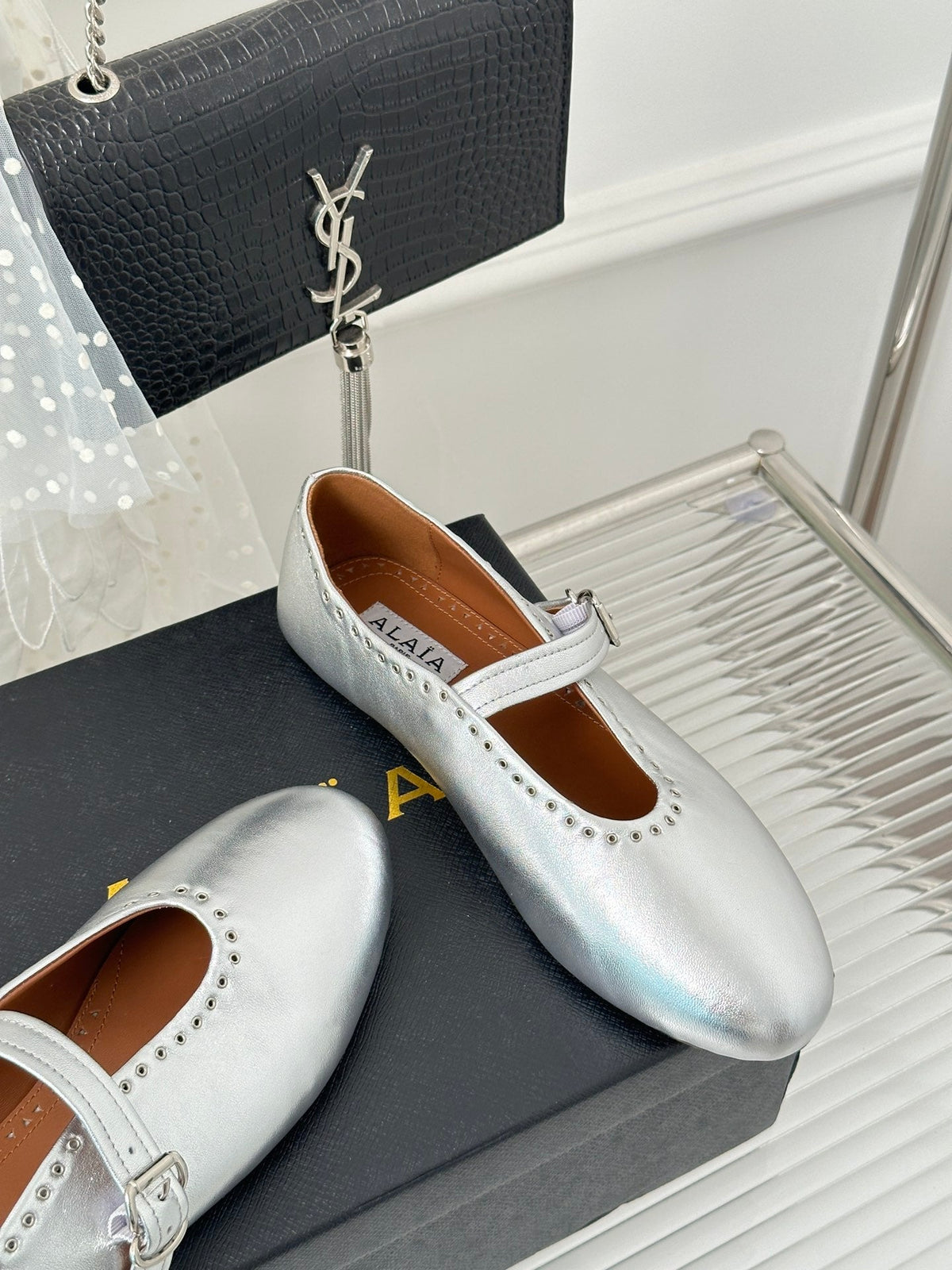 Alaia 25 Ballet Flats Silver Calfskin 293242