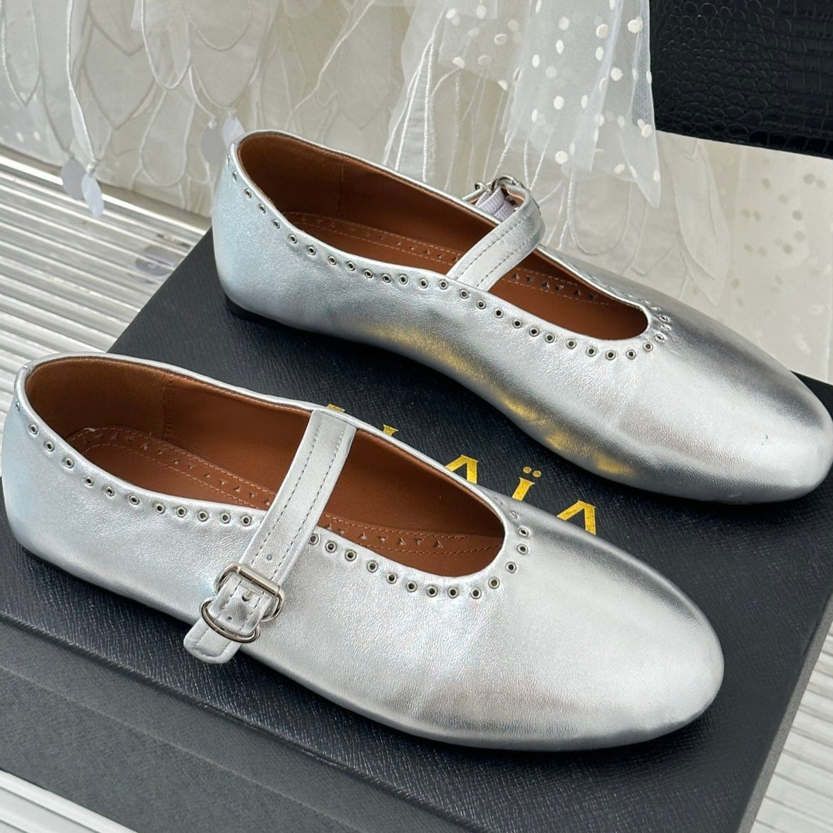 Alaia 25 Ballet Flats Silver Calfskin 293242