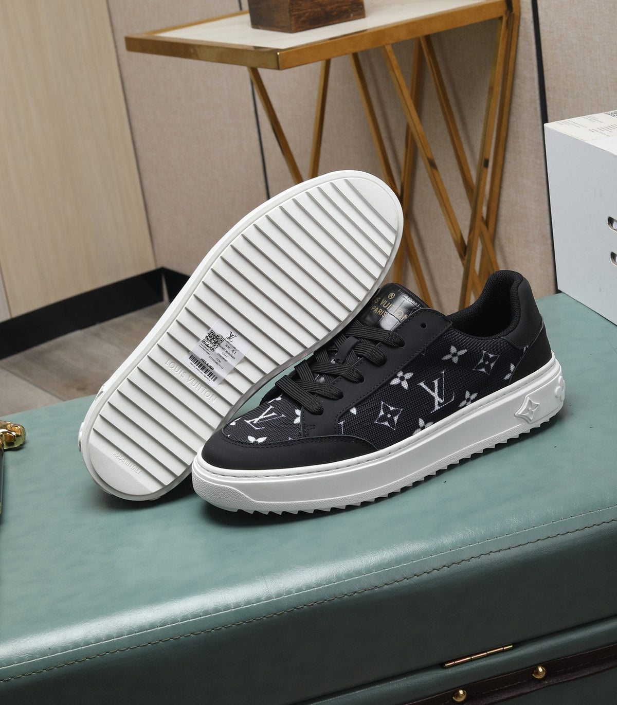 LV TRAINERS IN BLACK CALFSKIN AND MONOGRAM CANVAS