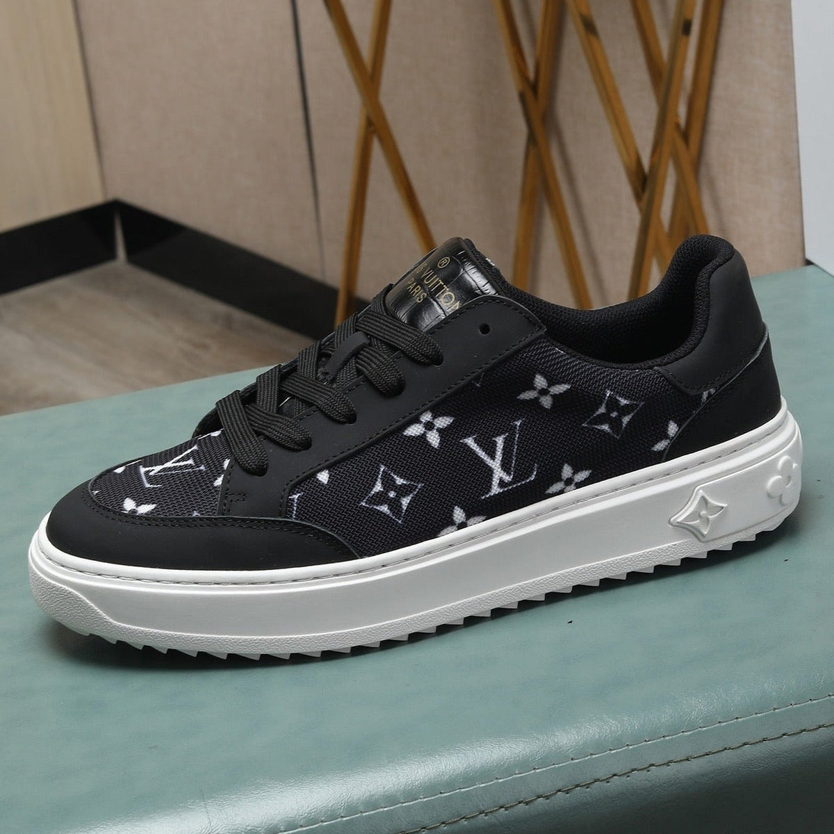 LV TRAINERS IN BLACK CALFSKIN AND MONOGRAM CANVAS