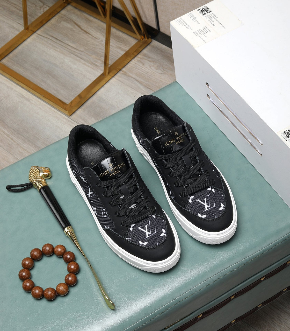 LV TRAINERS IN BLACK CALFSKIN AND MONOGRAM CANVAS