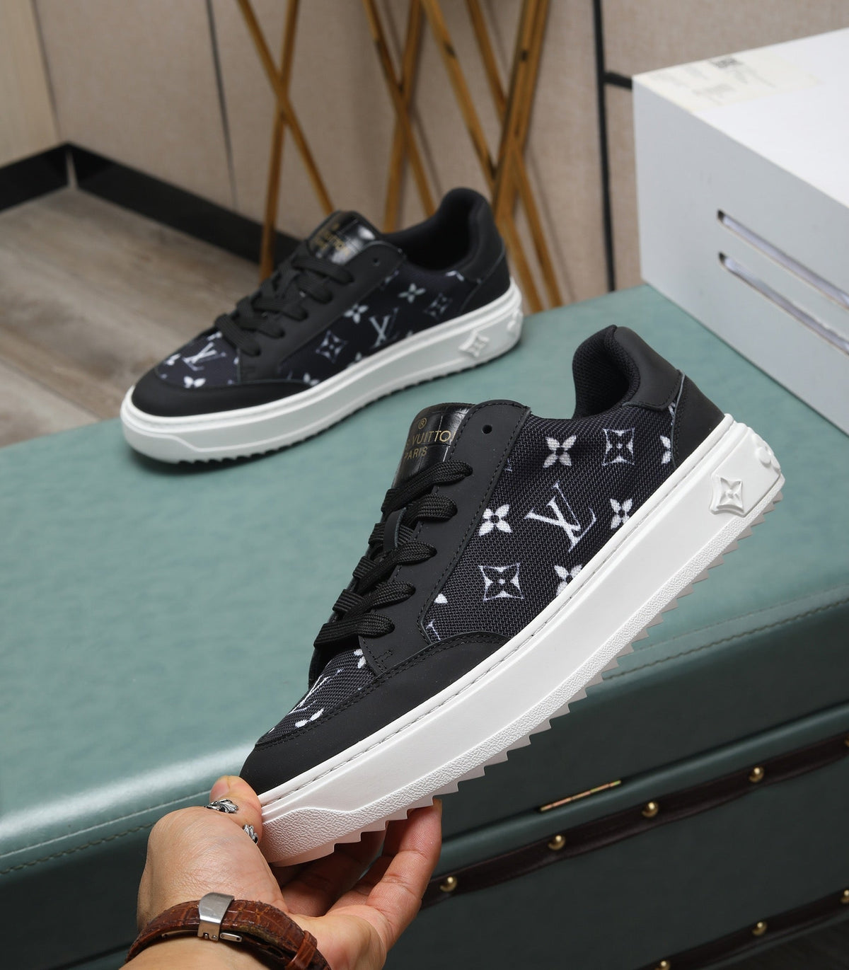 LV TRAINERS IN BLACK CALFSKIN AND MONOGRAM CANVAS
