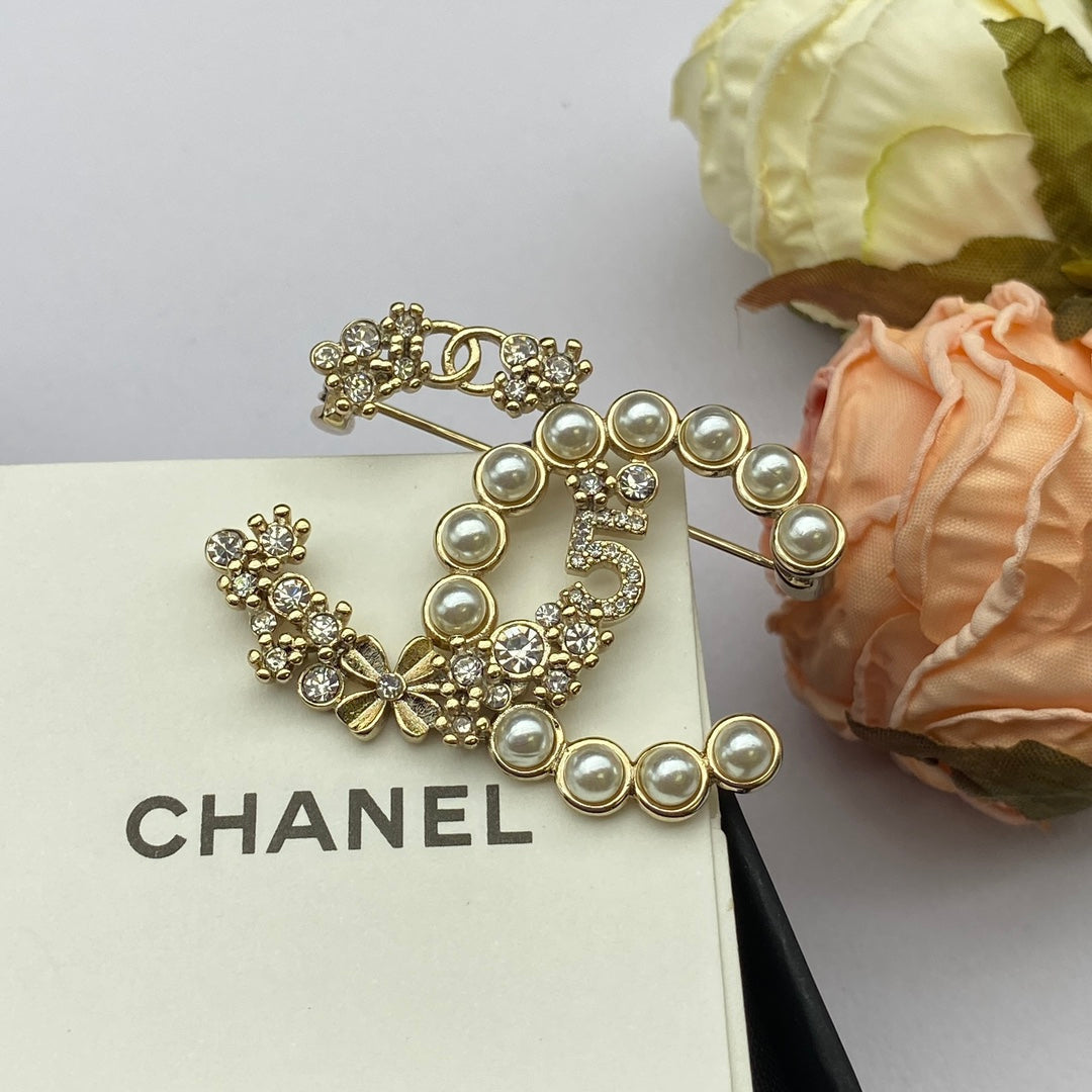 CC Brooch 180086