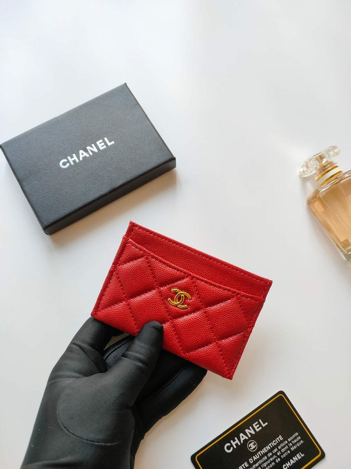 CC CARD HOLDER 11.2 RED GRAINED CALFSKIN GOLD ICON