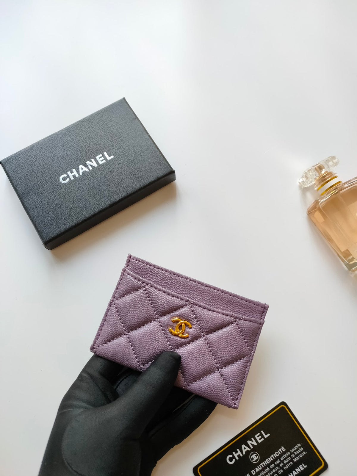 CC CARD HOLDER 11.2 MAUVE GRAINED CALFSKIN GOLD ICON