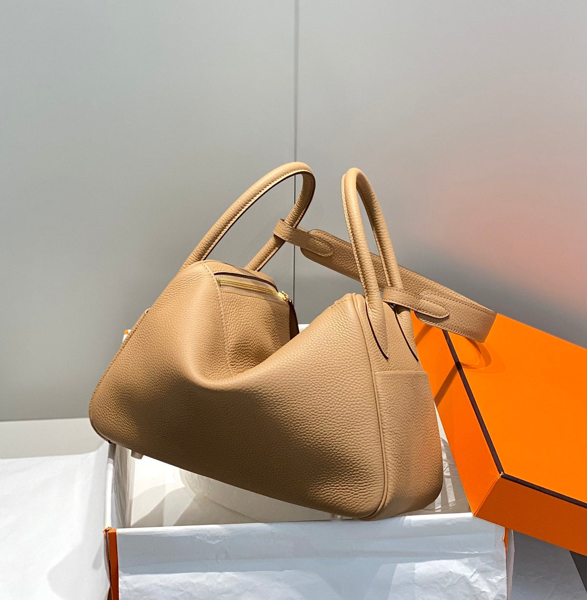 HM LINDY 30 BAG CAMEL TAURILLON CLEMENCE LEATHER
