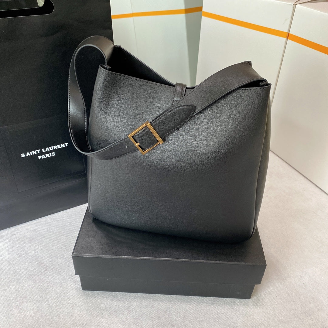 le 5a7 large 30cm black calfskin