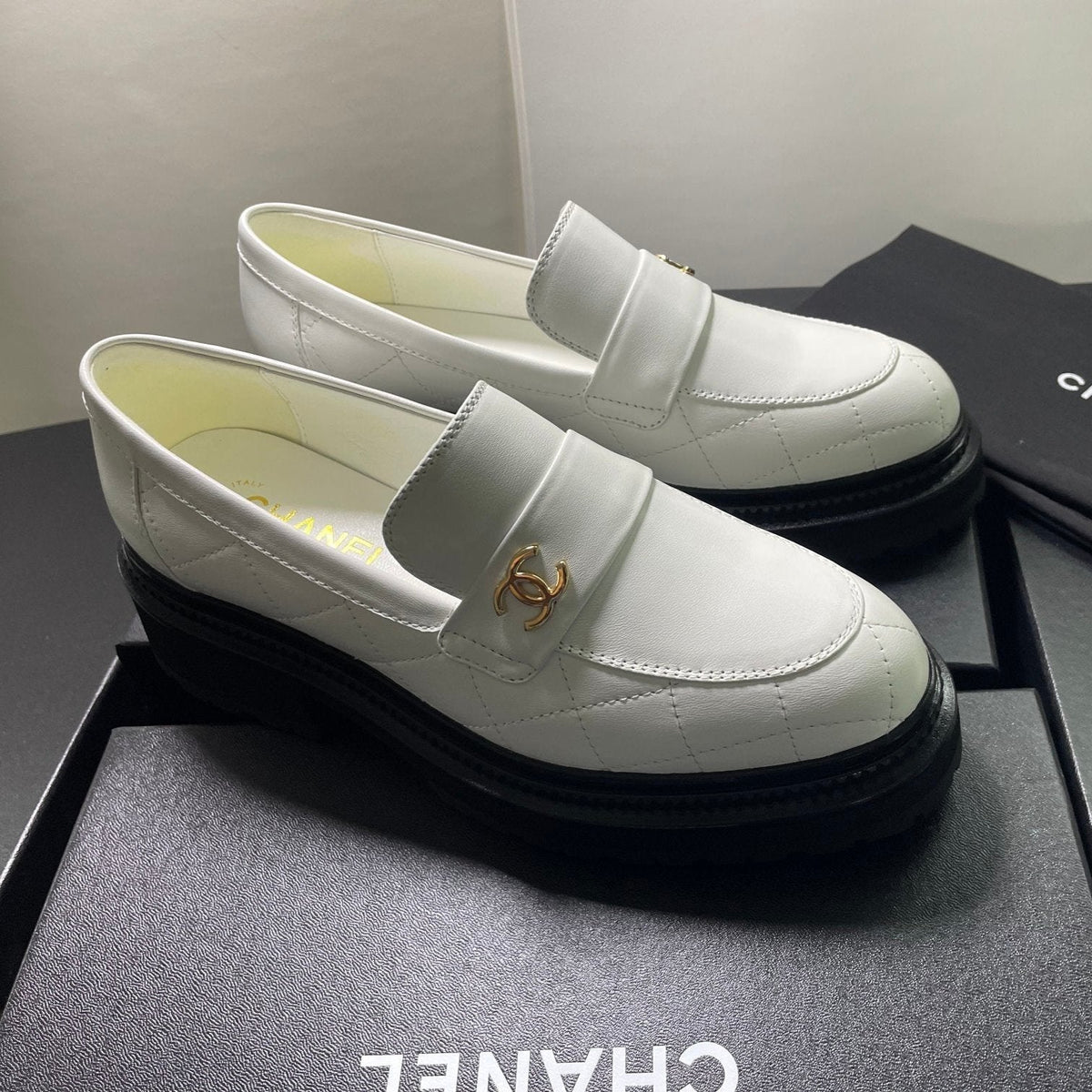 CC Moccasins 45mm White Lambskin