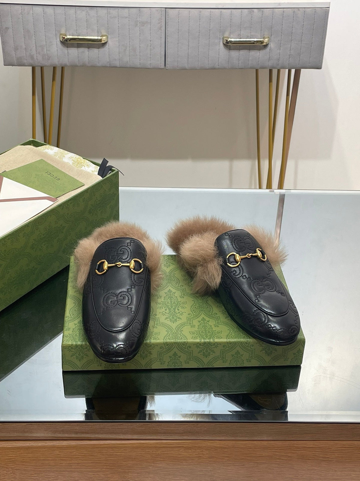 HORSEBIT MULE IN BLACK EMBOSSED CALFSKIN AND LAMB WOOL LINING