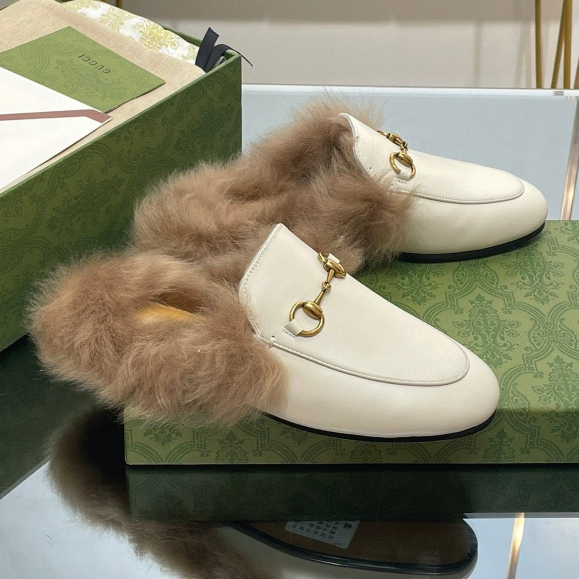 HORSEBIT MULE IN WHITE CALFSKIN AND LAMB WOOL LINING
