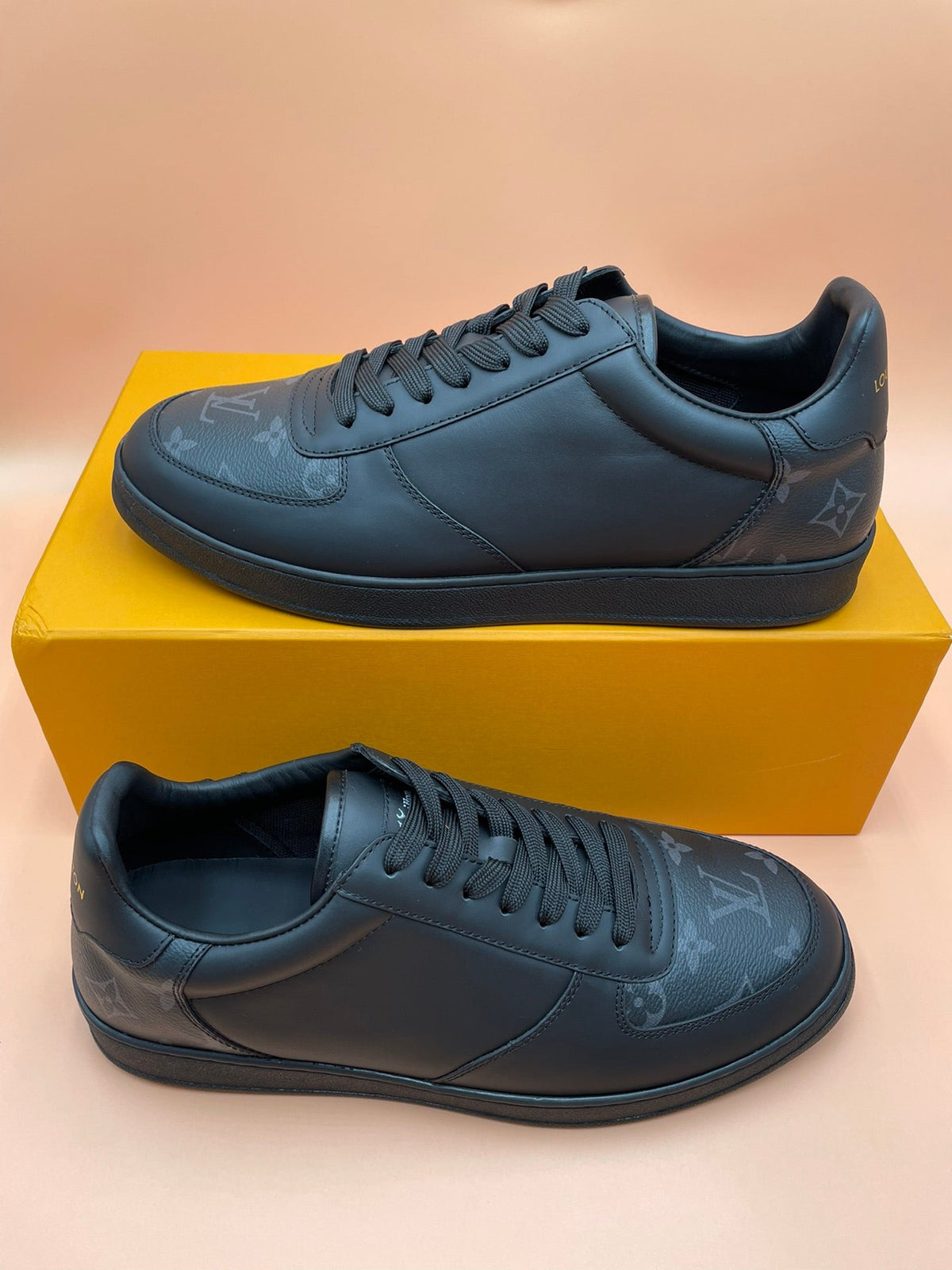LV RIVOLI SNEAKER BLACK