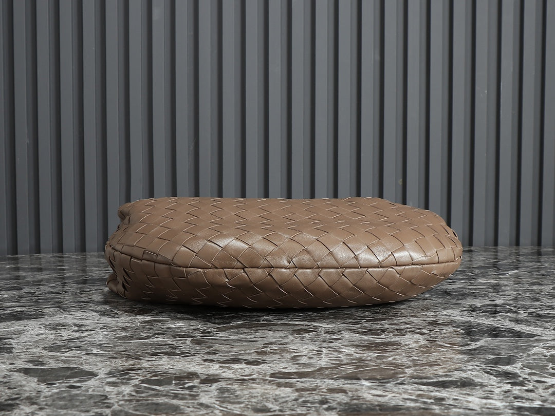 bv teen jodie 36cm chocolate lambskin