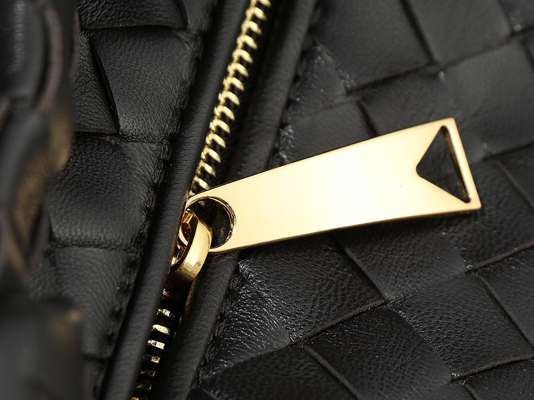 bv teen jodie 36cm black lambskin