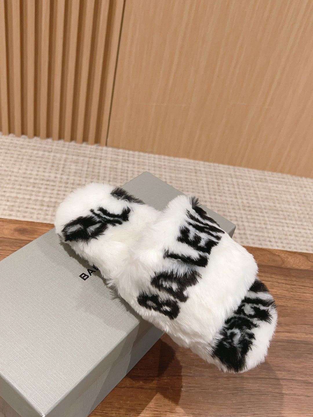 LAMB WOOL SLIPPER WHITE MIX BLACK
