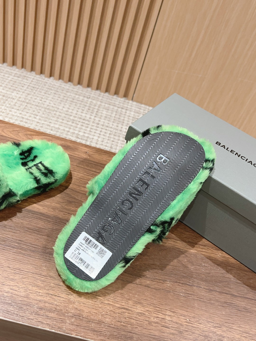 LAMB WOOL SLIPPER GREEN AND BLACK