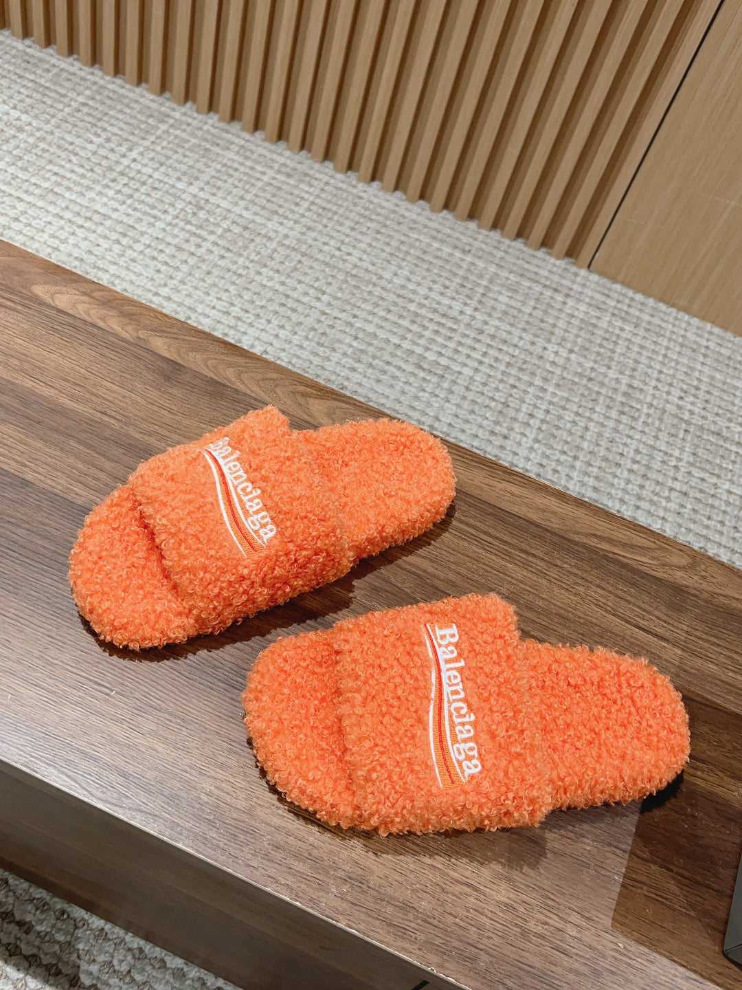 FURRY SLIDES IN ORANGE CURLY SHEARLING
