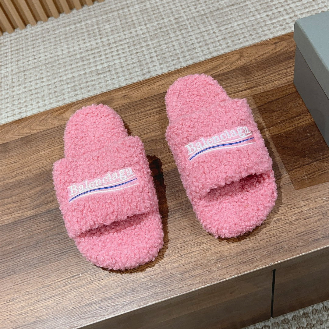 FURRY SLIDES IN PINK CURLY SHEARLING