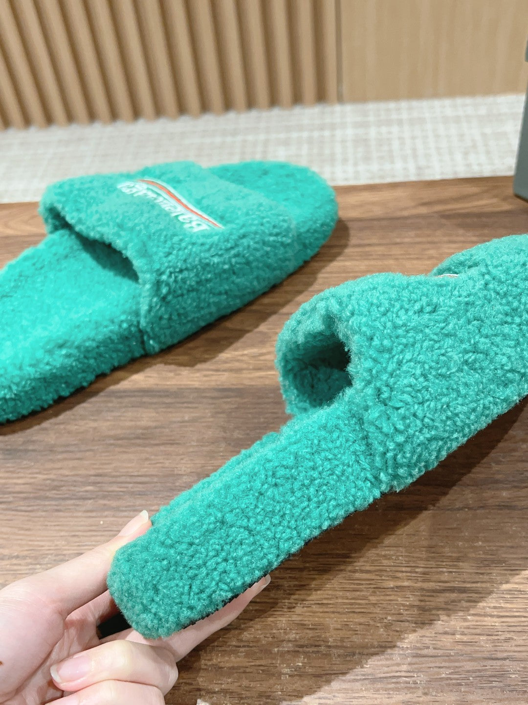 FURRY SLIDES IN TURQUOISE CURLY SHEARLING