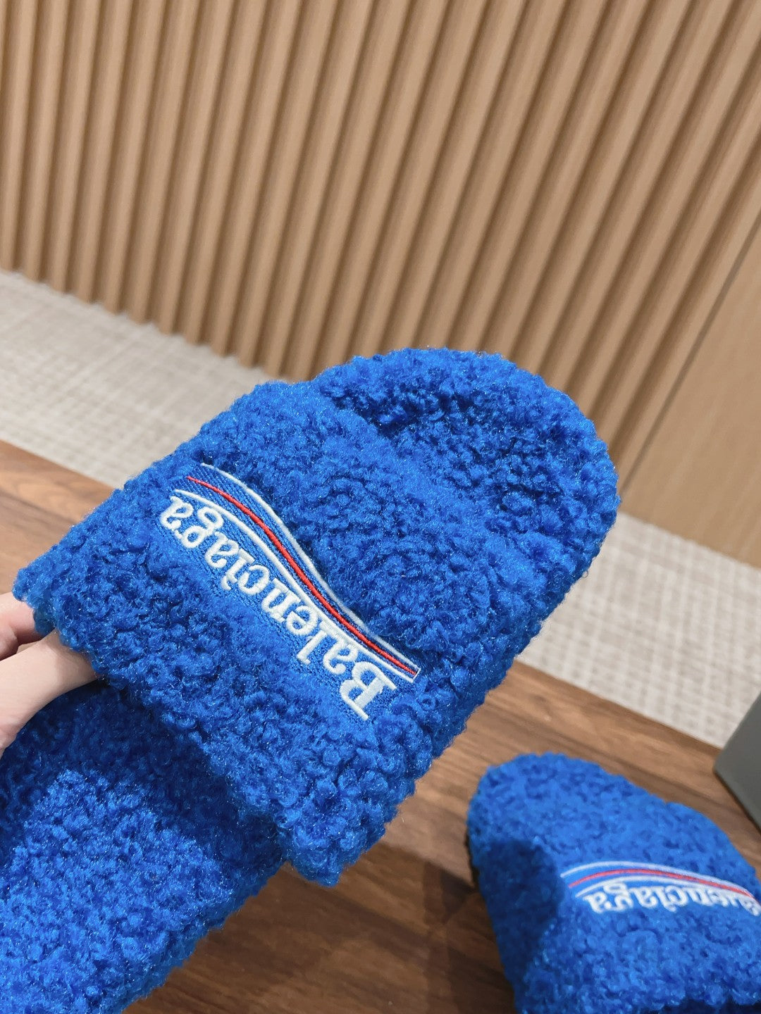 FURRY SLIDES IN COBALT BLUE CURLY SHEARLING