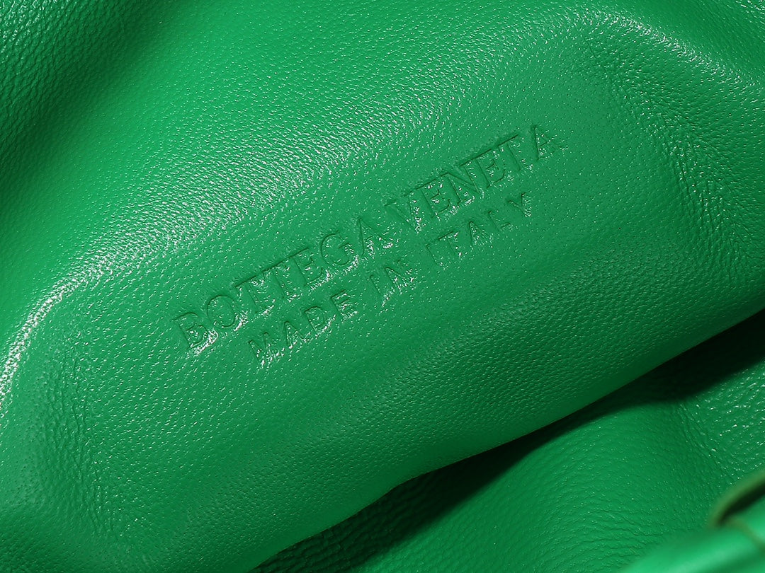 bv teen jodie 36cm green lambskin