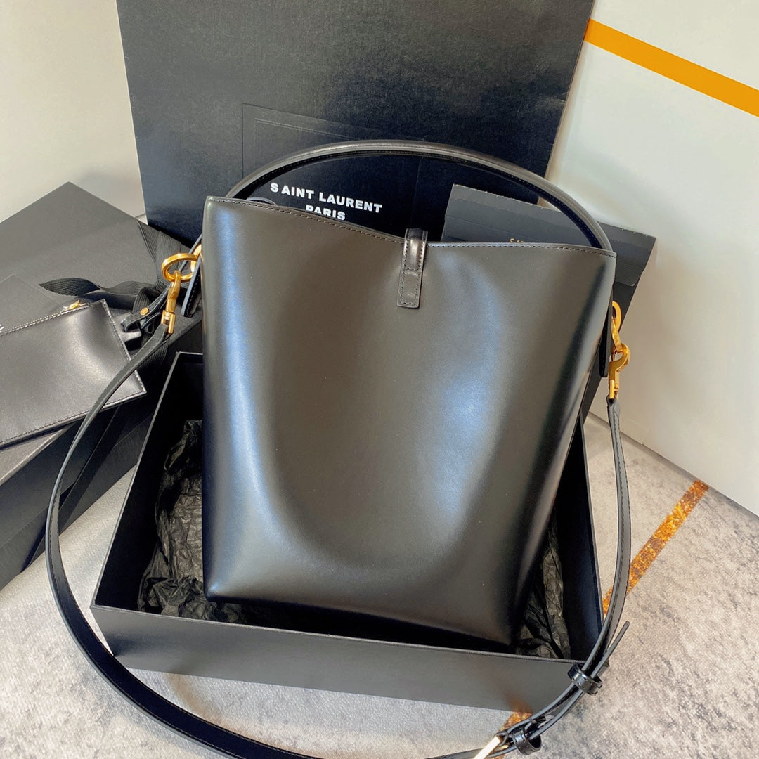 le 37 20cm black shiny calfskin