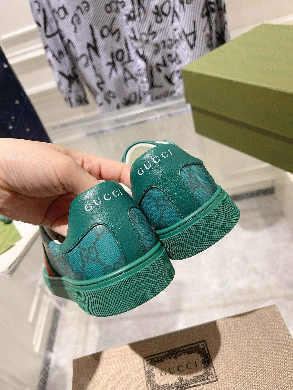 GG ACE GG SUPREME TRAINER OCEAN CALFSKIN