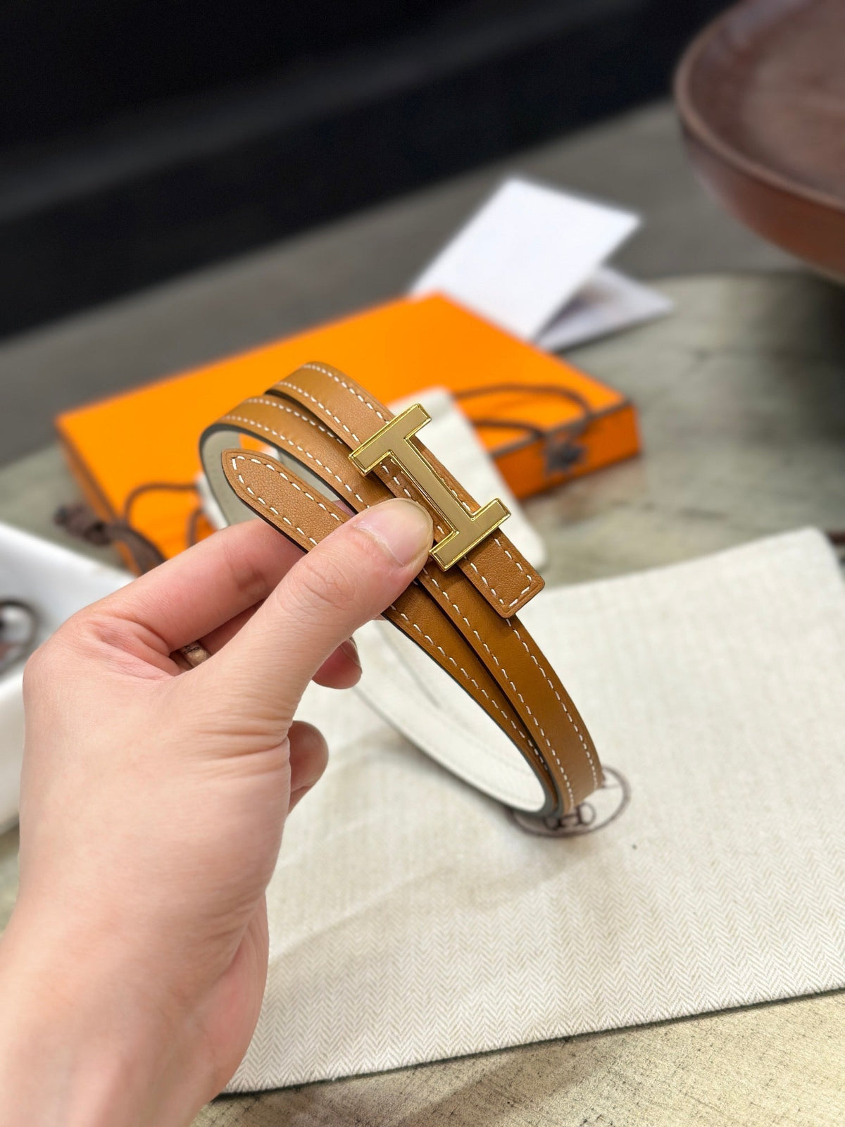 HM FOCUS BUCKLE & REVERSIBLE BRONZE BROWN AND WHITE LEATHER STRAP 13MM GOLD HARDWARE