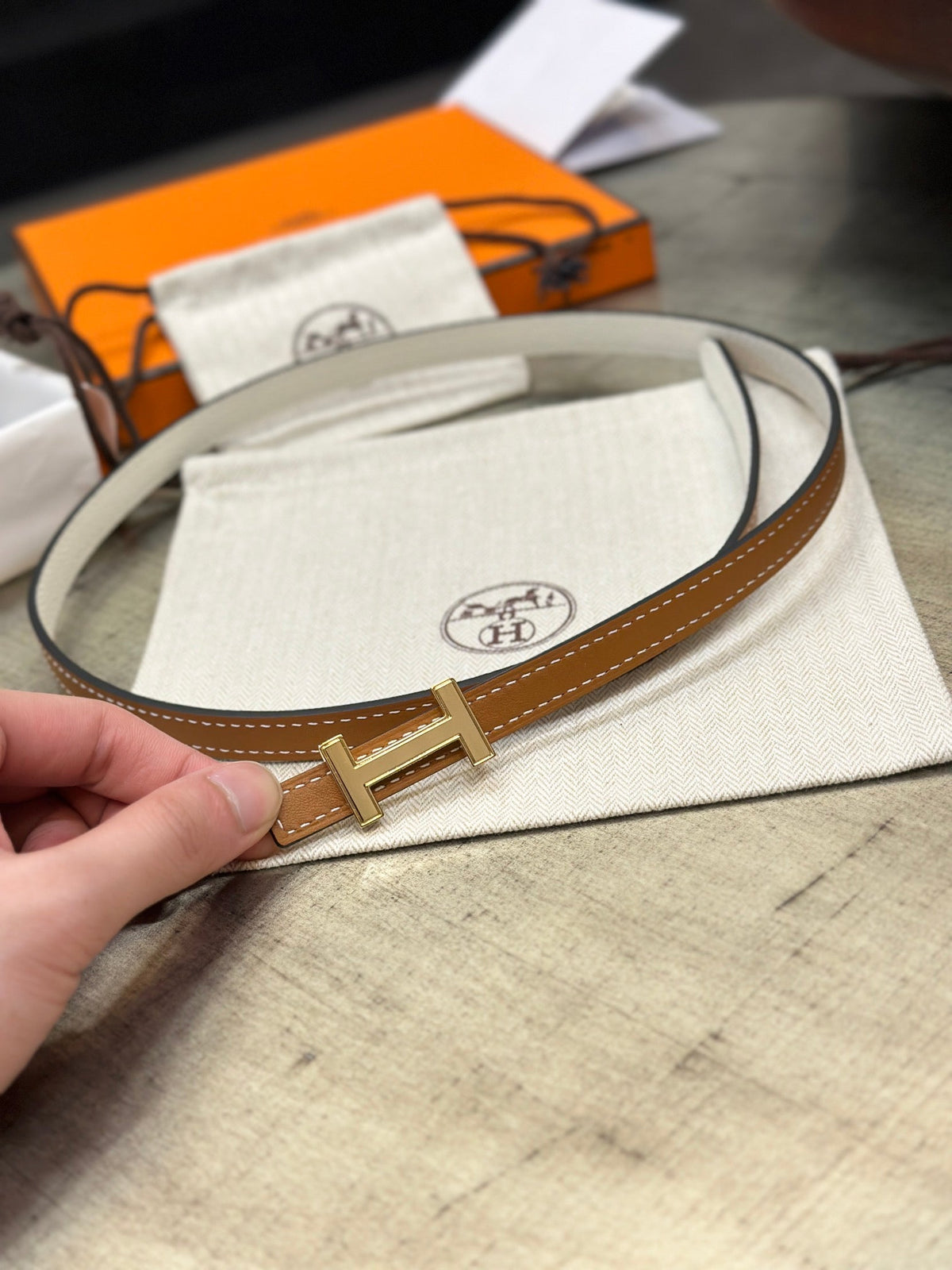 HM FOCUS BUCKLE & REVERSIBLE BRONZE BROWN AND WHITE LEATHER STRAP 13MM GOLD HARDWARE
