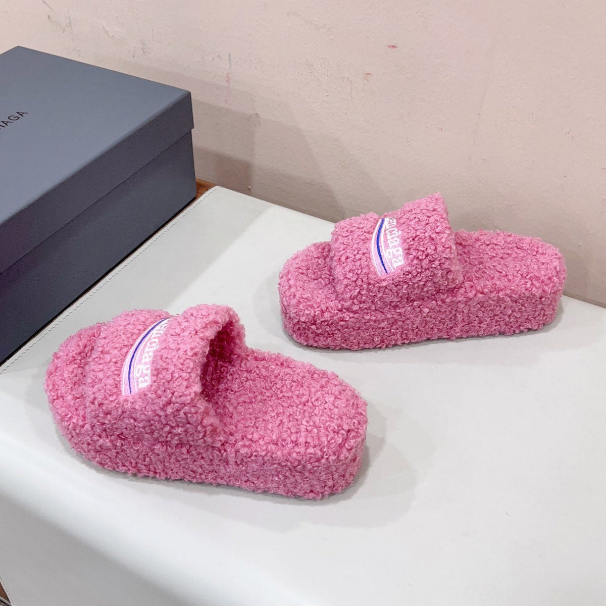 THICK-SOLED SLIPPERS IN PINK WOOL