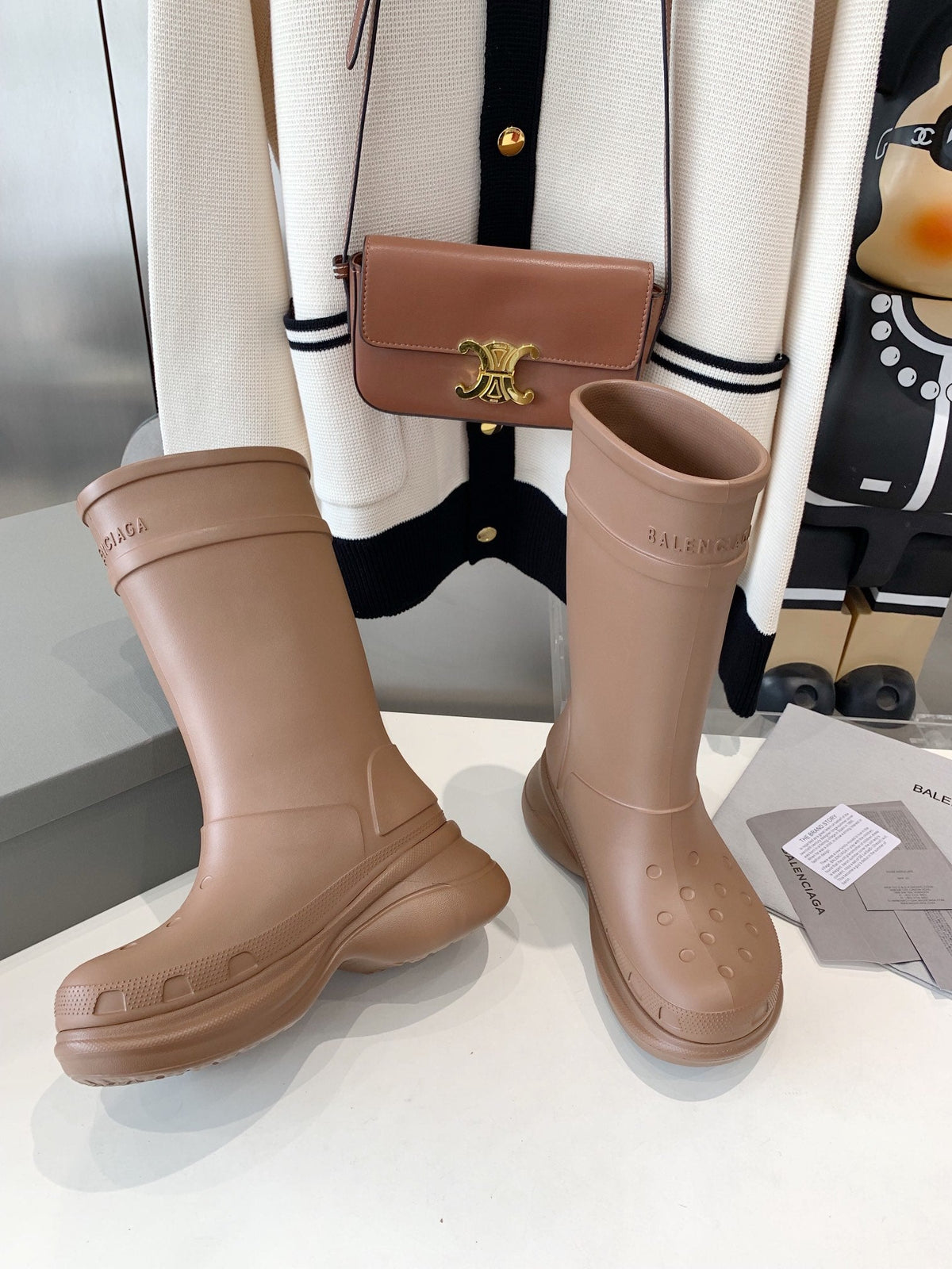 CROCS BOOTS IN BROWN RUBBER