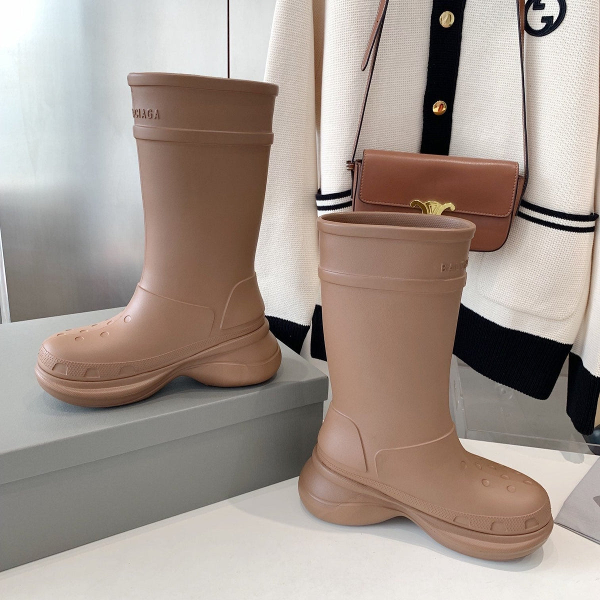 CROCS BOOTS IN BROWN RUBBER
