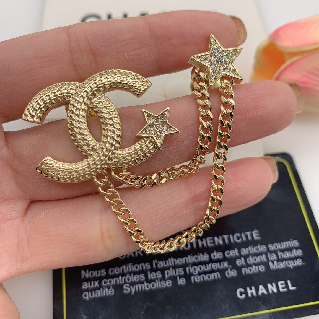 CC Brooch Gold 182874