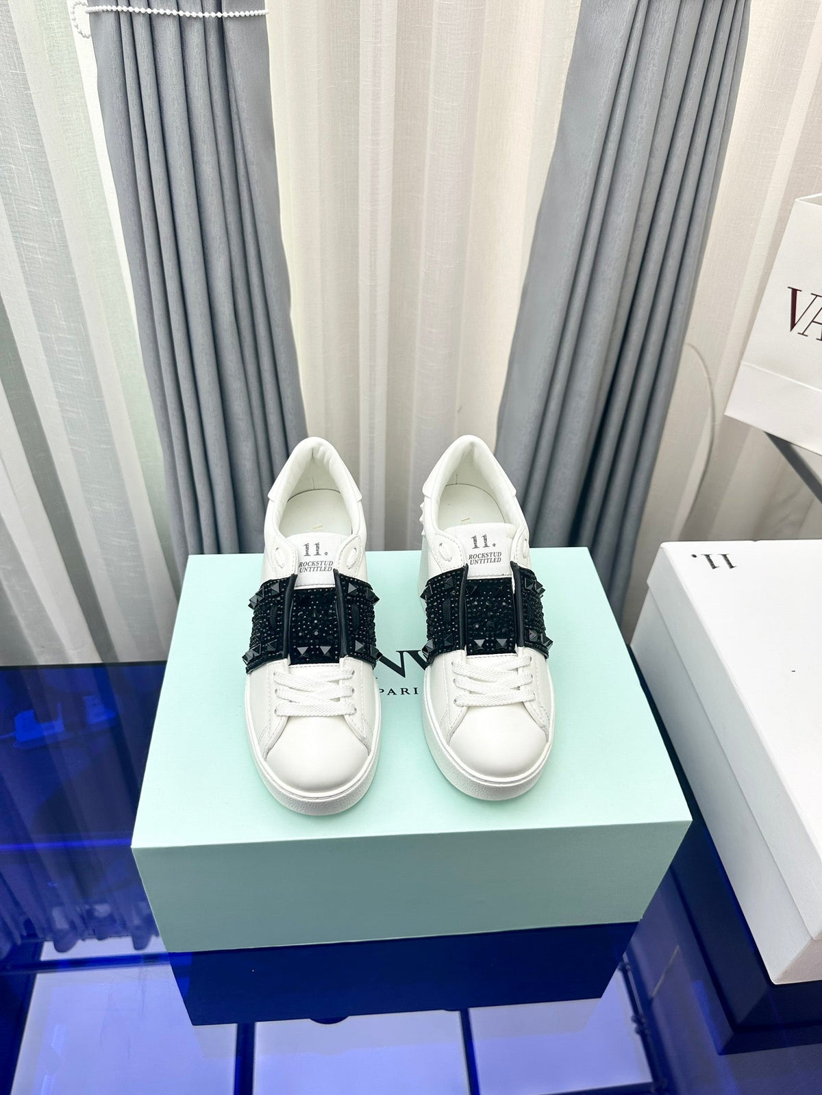 FLATFORM ROCKSTUD UNTITLED SNEAKER IN WHITE MIX BLACK CALFSKIN WITH RHINSTONES