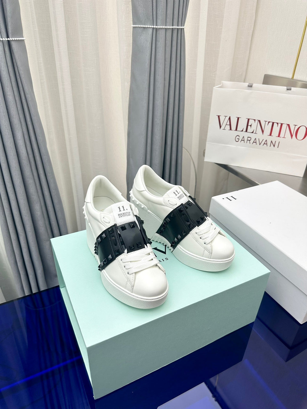 FLATFORM ROCKSTUD UNTITLED SNEAKER IN WHITE MIX BLACK CALFSKIN