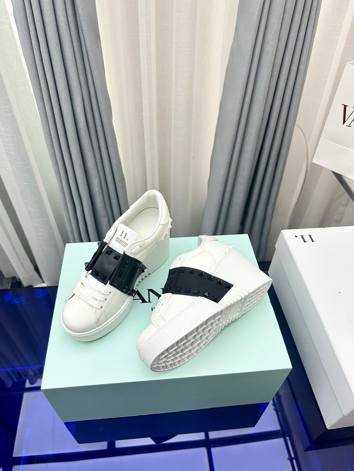 FLATFORM ROCKSTUD UNTITLED SNEAKER IN WHITE MIX BLACK CALFSKIN