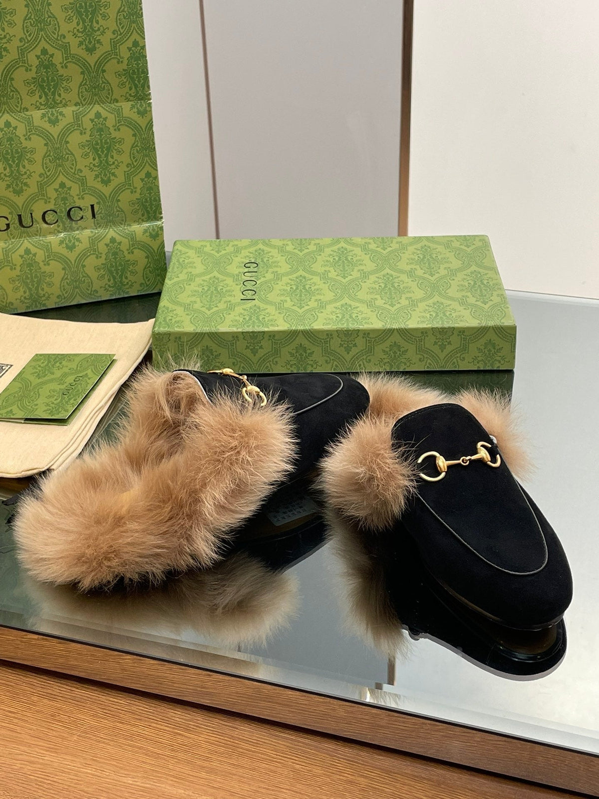 HORSEBIT MULE IN BLACK SUEDE AND LAMB WOOL LINING
