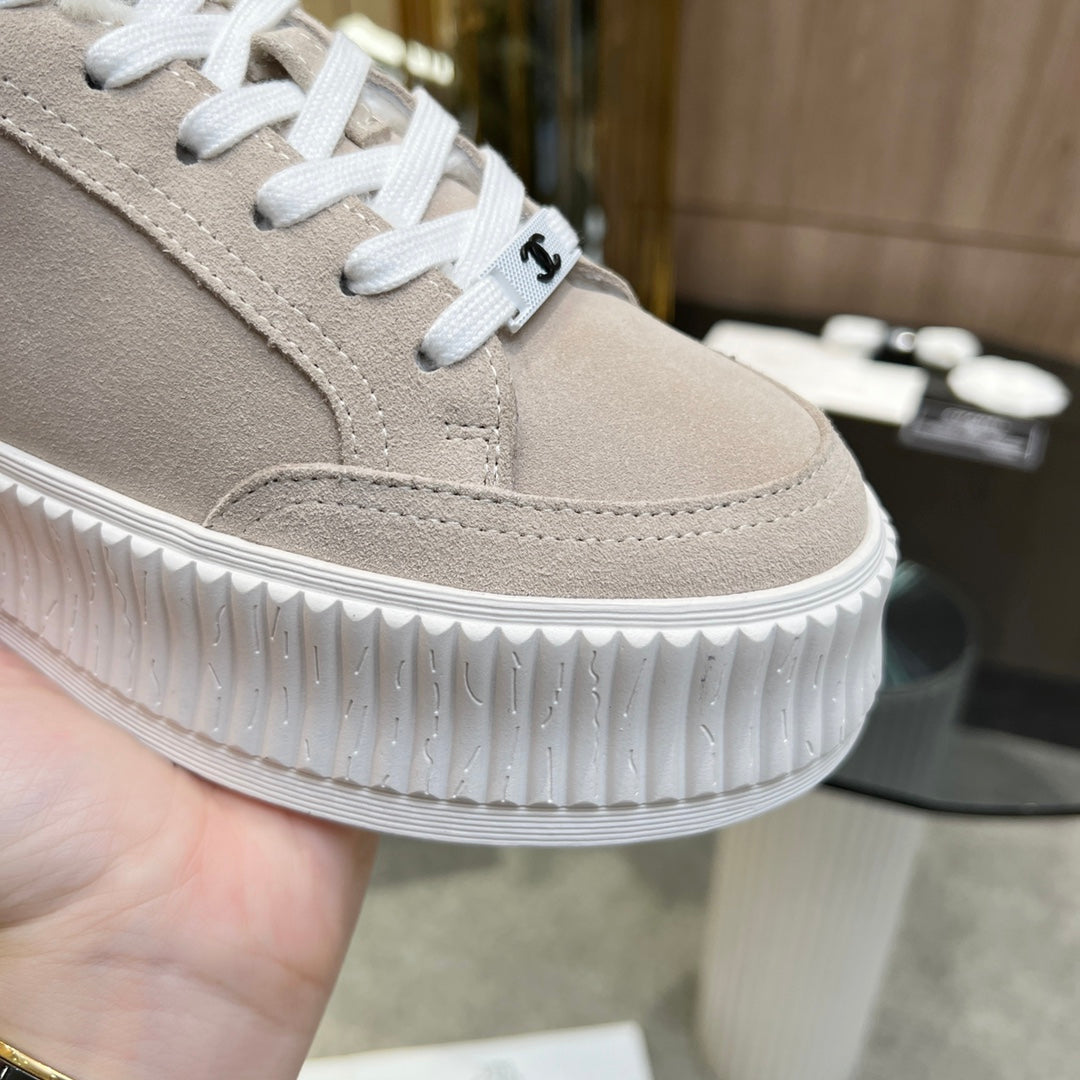 CC Sneaker Light Beige Suede With Fleece Lining 944567