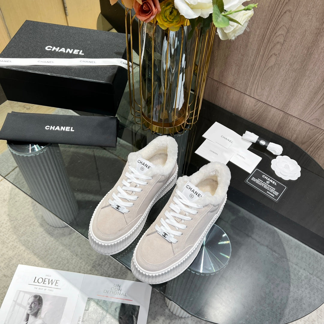 CC Sneaker Light Beige Suede With Fleece Lining 944567