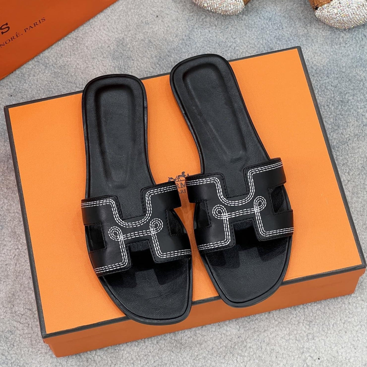 0ran sandal black white epsom
