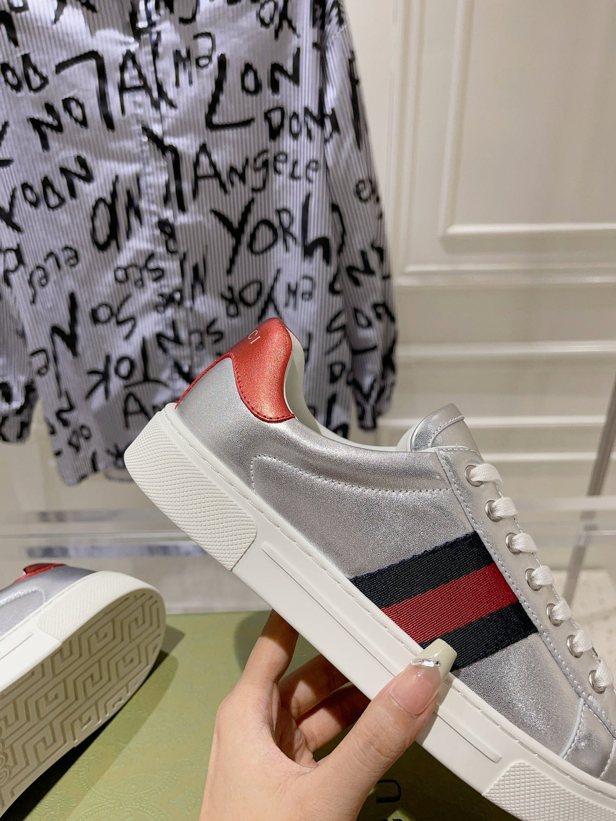 GG ACE GG SUPREME TRAINER SILVER CALFSKIN