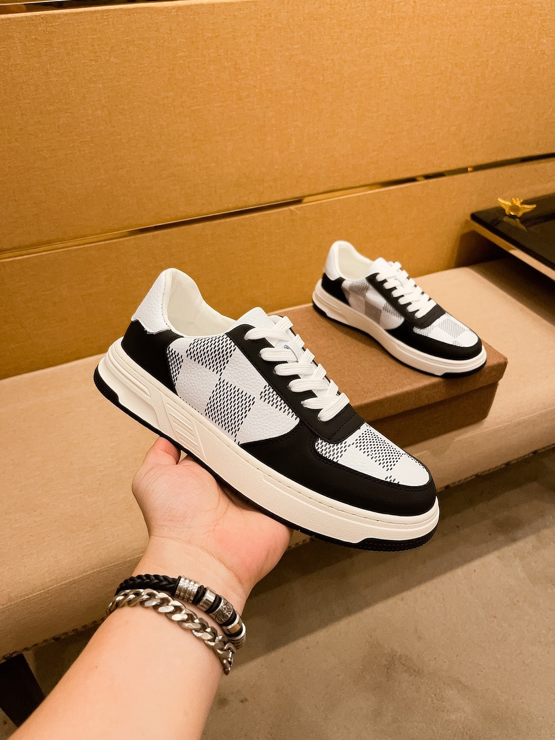 LV BEVERLY SNEAKER WHITE BLACK