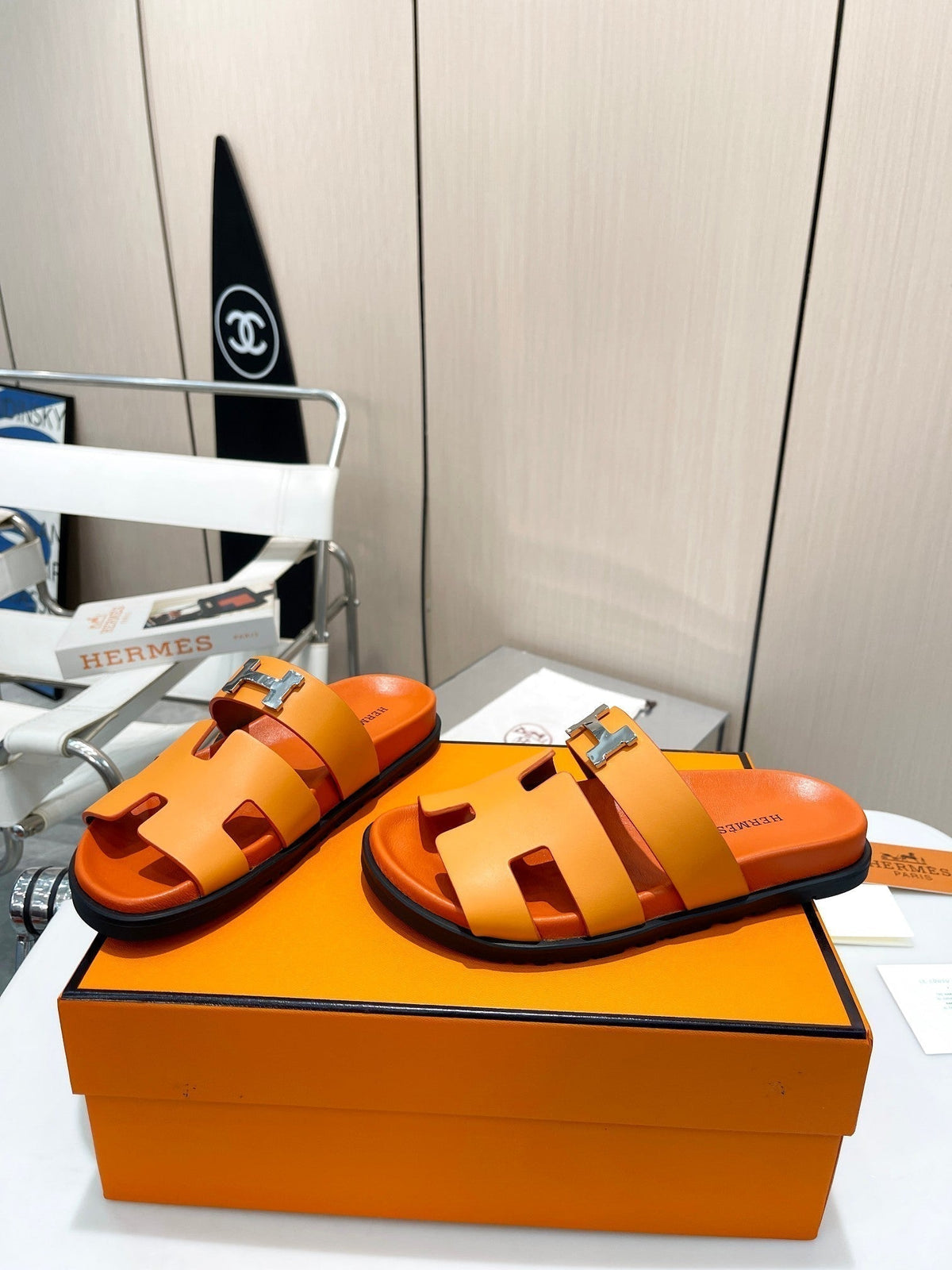 HM CHYPRE SANDAL ORANGE WITH H-BUCKLE CALFSKIN