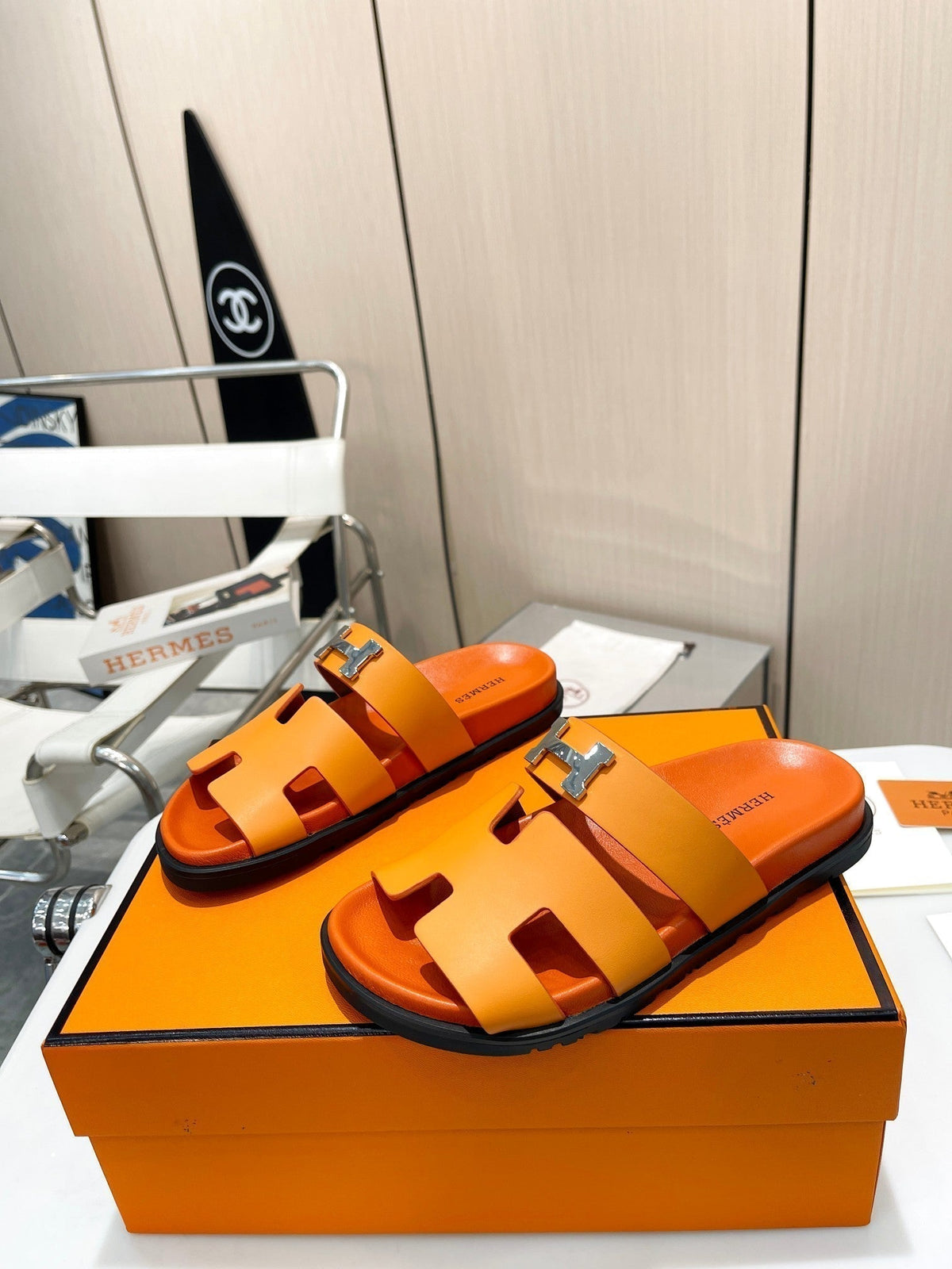 HM CHYPRE SANDAL ORANGE WITH H-BUCKLE CALFSKIN