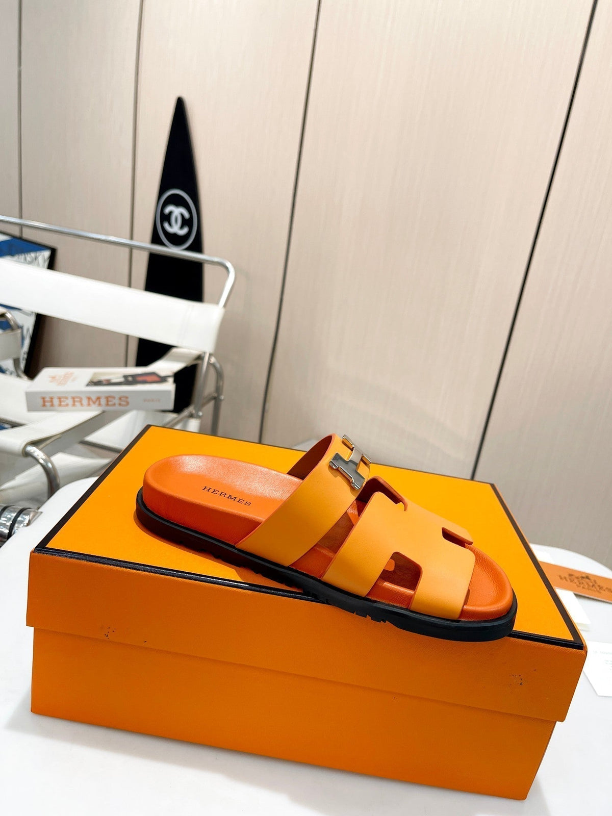 HM CHYPRE SANDAL ORANGE WITH H-BUCKLE CALFSKIN