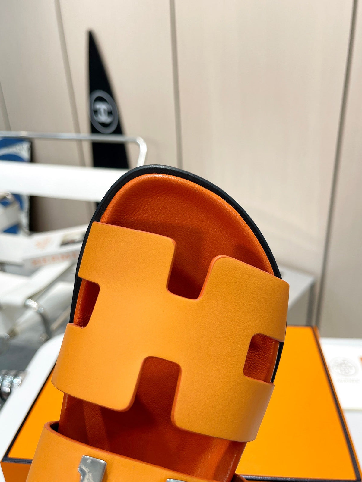 HM CHYPRE SANDAL ORANGE WITH H-BUCKLE CALFSKIN