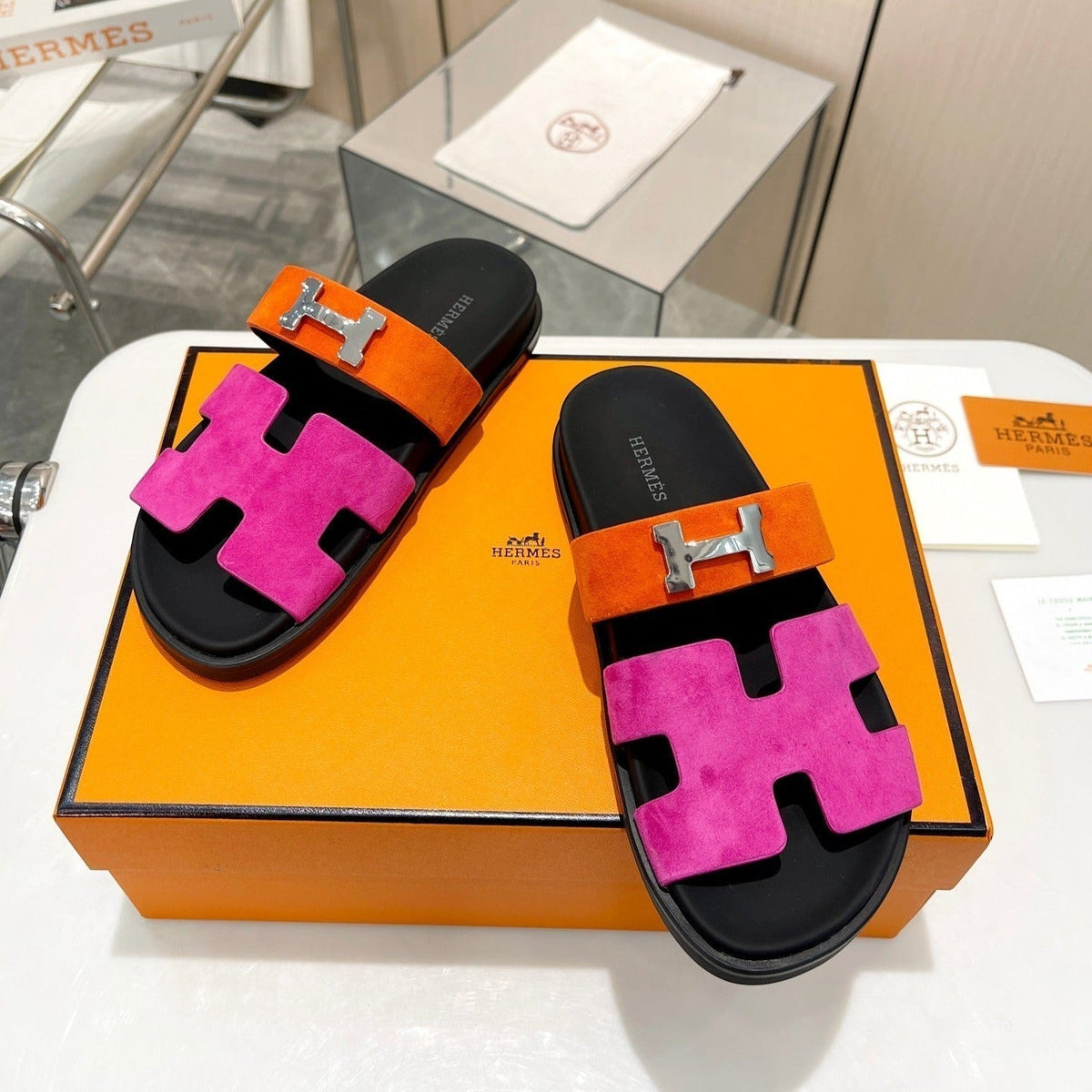 HM CHYPRE SANDAL PINK AND FIRE WITH H-BUCKLE SUEDE