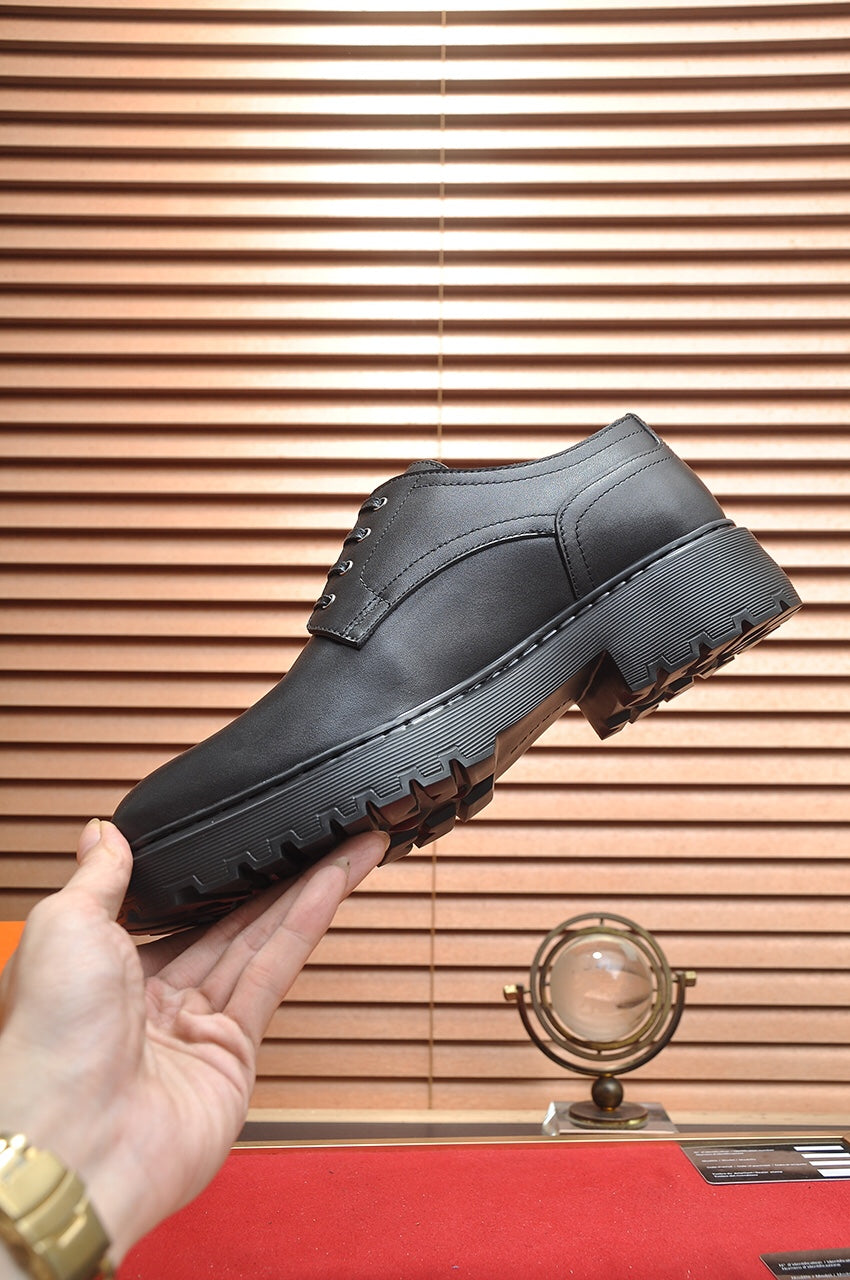 HM DANIEL TRAMPING SHOE BLACK CALFSKIN